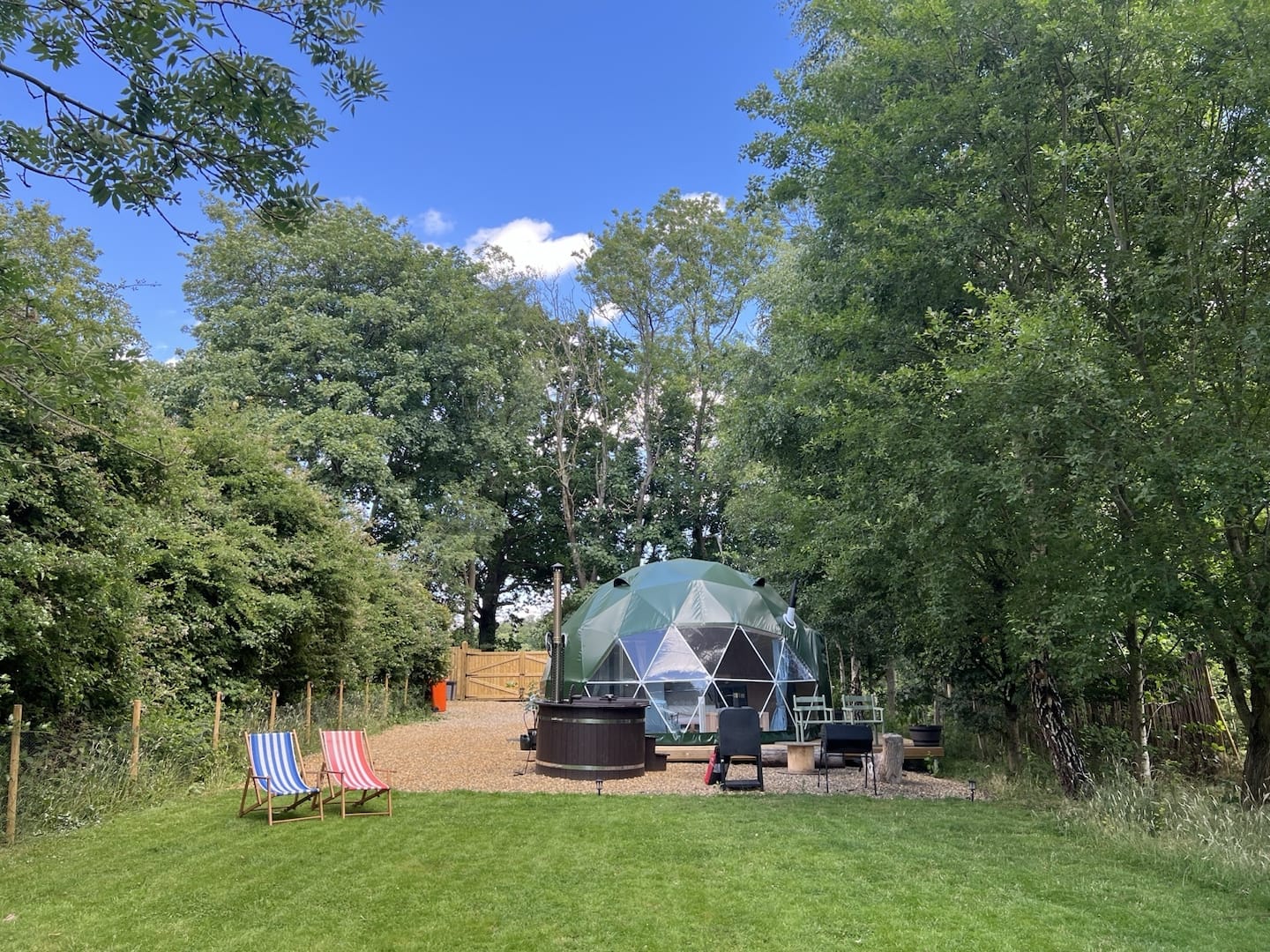 Cherry Tree Dome in Smeeth with its panoramic window, wood-fired hot tub and private outdoor seating